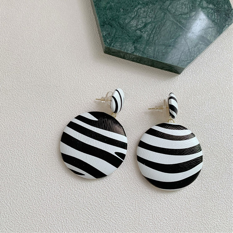 PU レザー 大きめ ゼブラ柄 ピアス