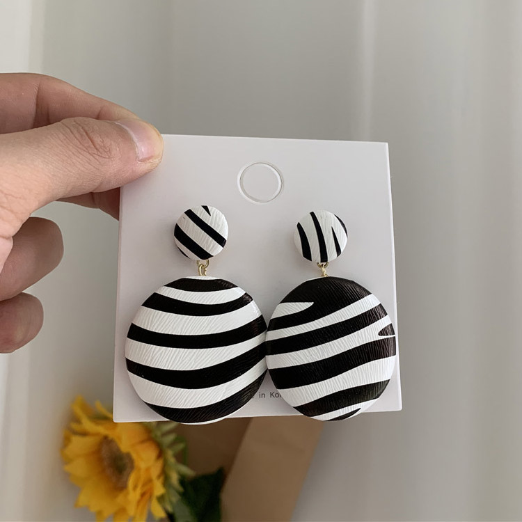 PU レザー 大きめ ゼブラ柄 ピアス