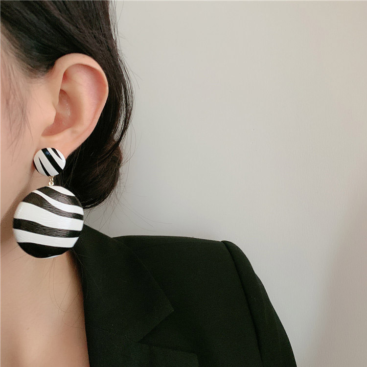 PU レザー 大きめ ゼブラ柄 ピアス