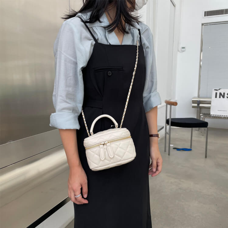 ダイヤ柄キルティング ミニ ボックス ポシェット