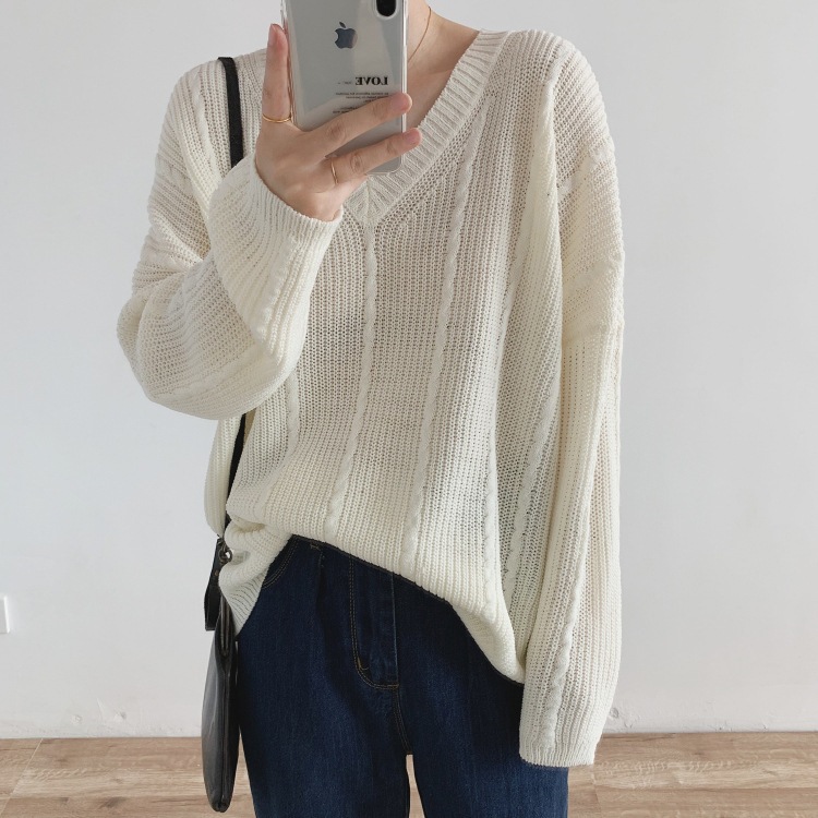 ケーブル編み Vネック ニット