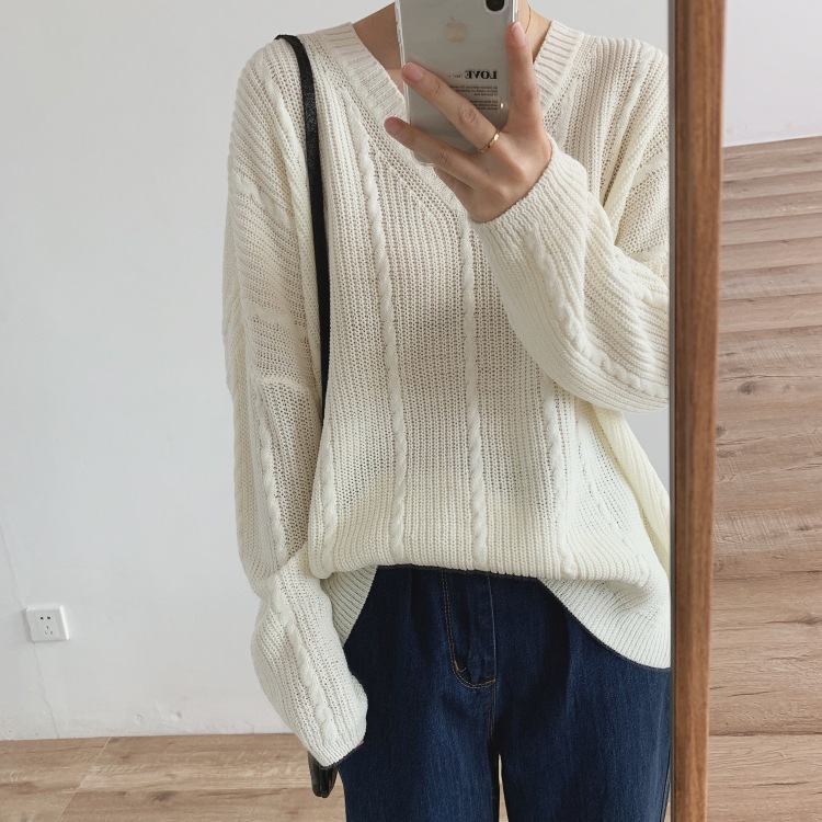 ケーブル編み Vネック ニット