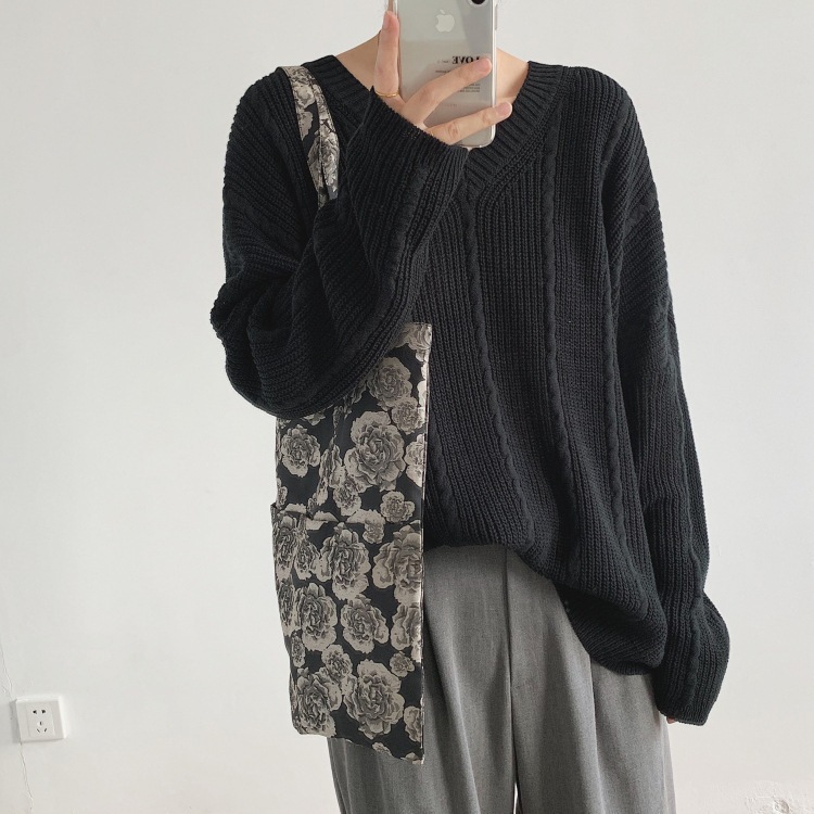 ケーブル編み Vネック ニット