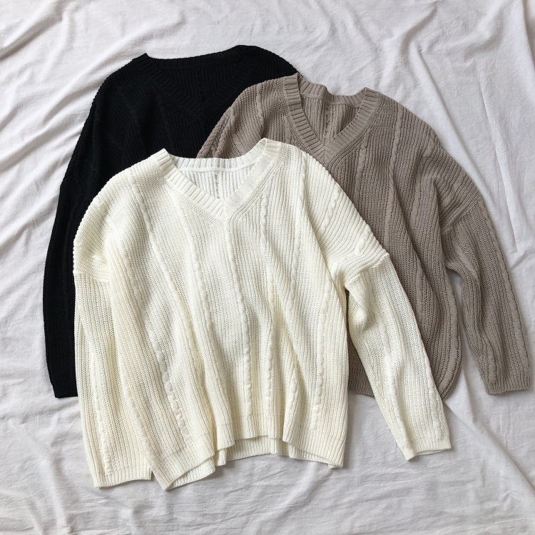 ケーブル編み Vネック ニット