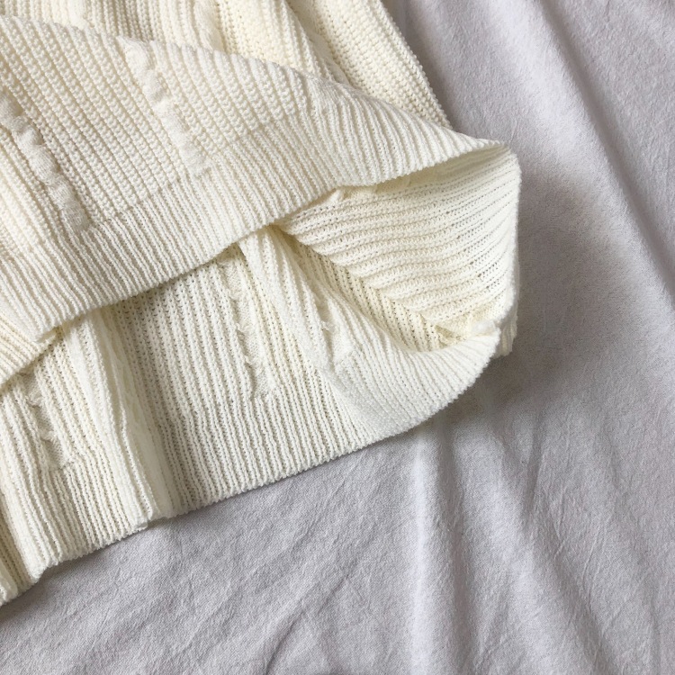 ケーブル編み Vネック ニット