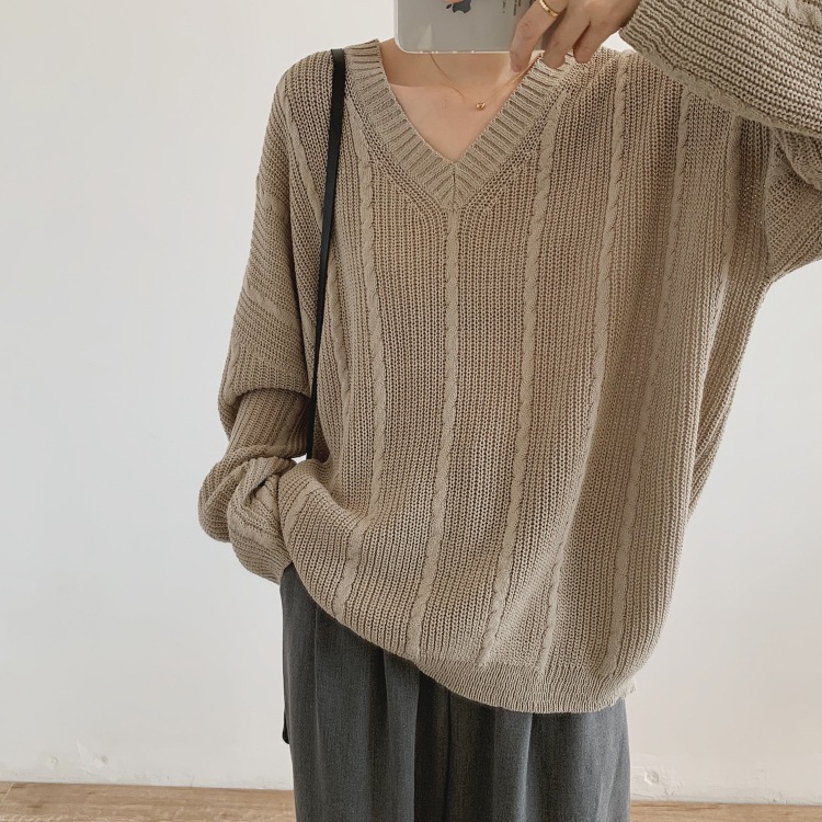 ケーブル編み Vネック ニット