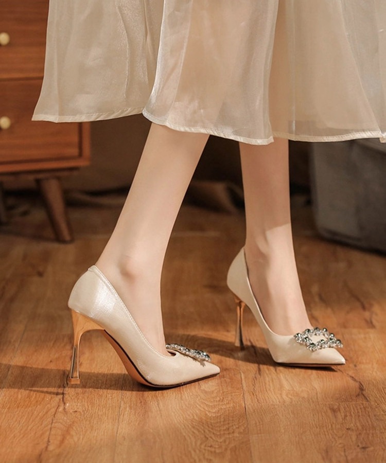 ビジュ バックル ハイヒール サテン パンプス