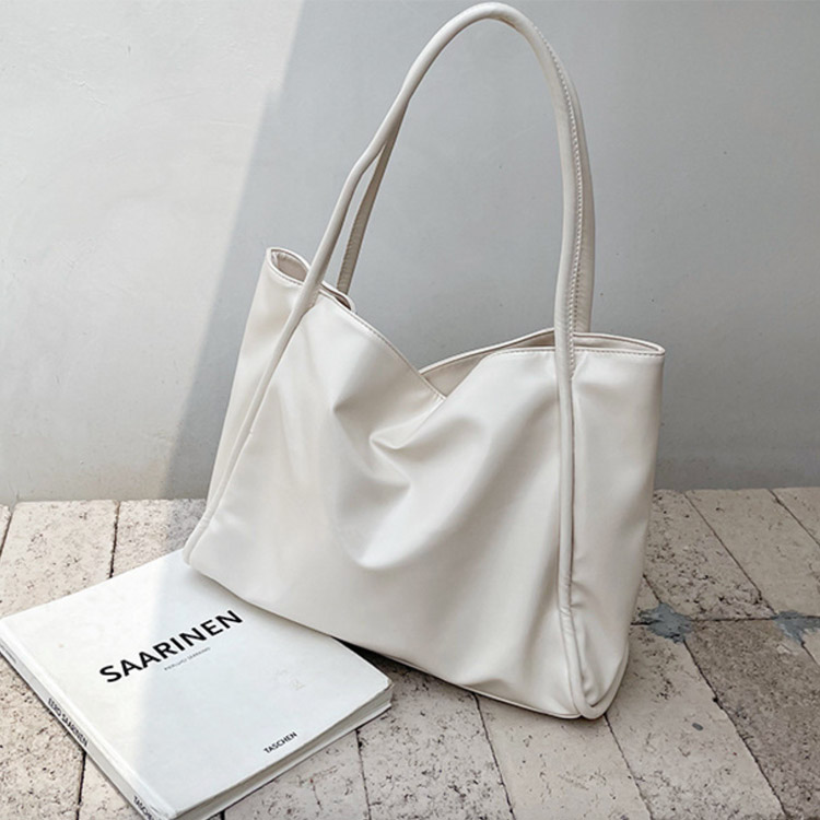 ソフトレザー シンプル 大きめ トートバッグ