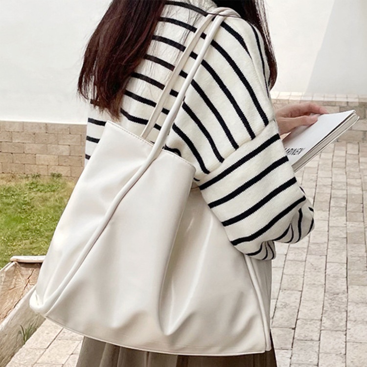 ソフトレザー シンプル 大きめ トートバッグ