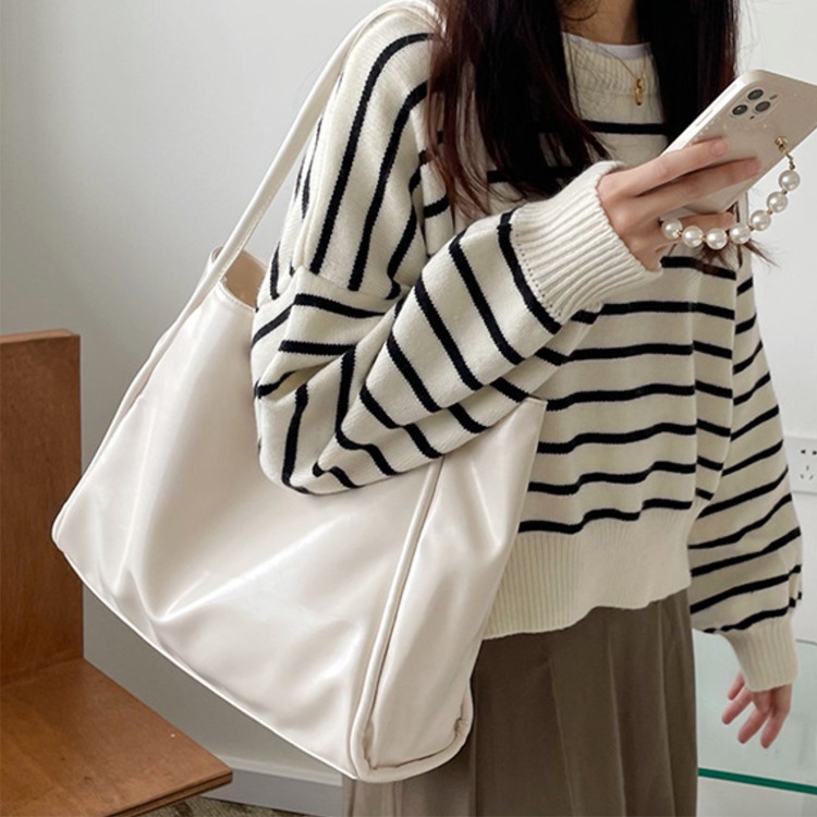 ソフトレザー シンプル 大きめ トートバッグ