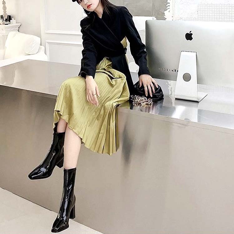 チャンキーヒール ポインテッドトゥ エナメル ハーフブーツ