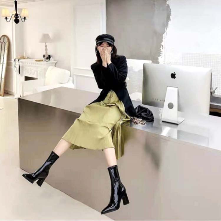 チャンキーヒール ポインテッドトゥ エナメル ハーフブーツ