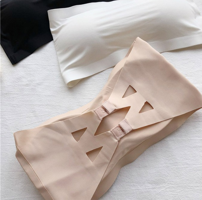 谷間が見えない シームレス ストラップレス ブラ