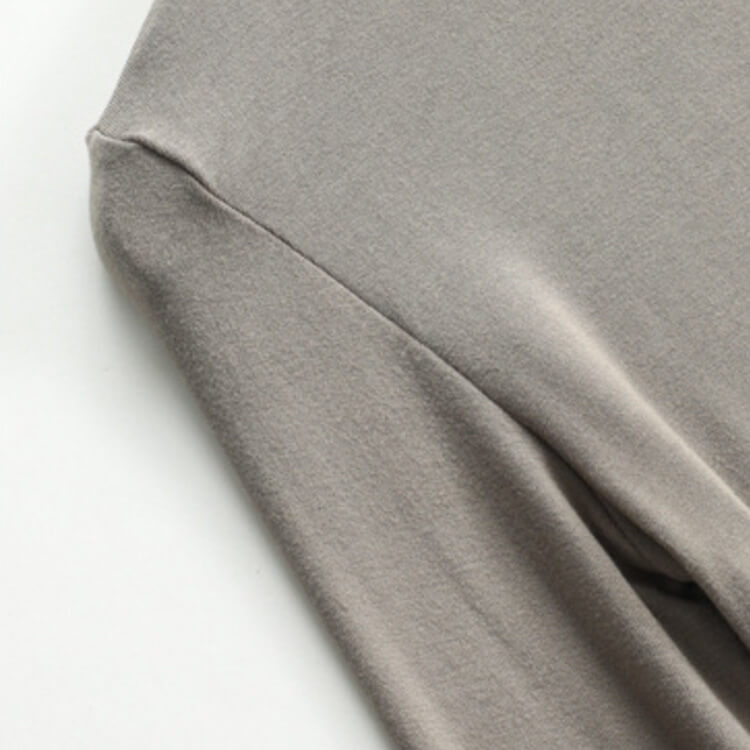 滑らかな肌触り ハイネック 長袖 カットソー