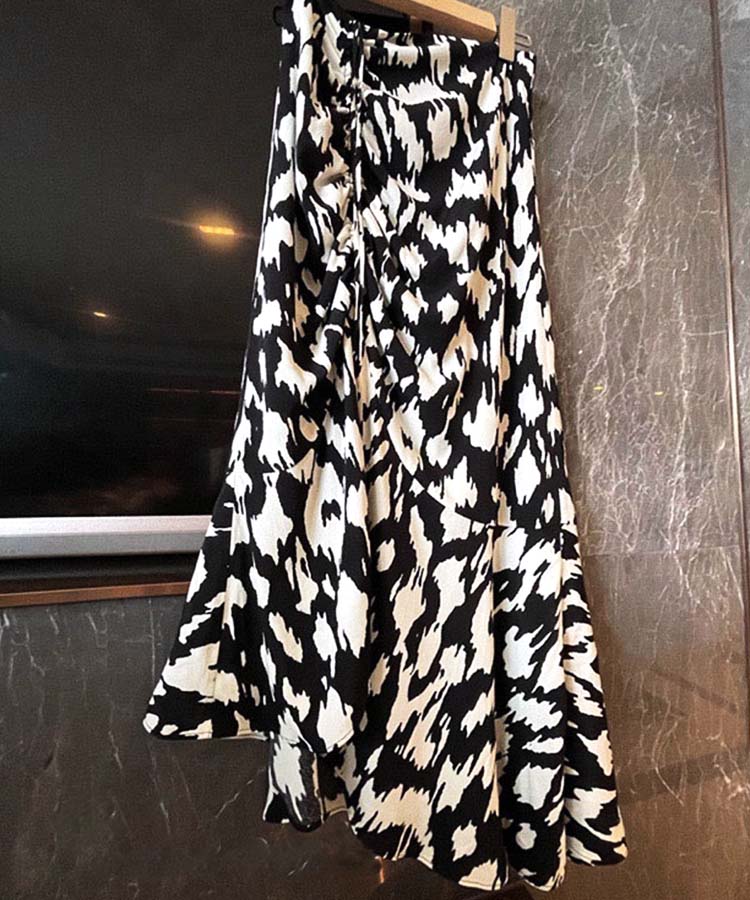 アシンメトリー ギャザー ミモレ丈スカート