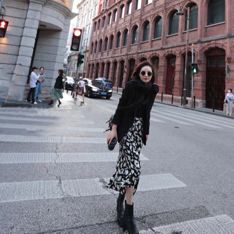 アシンメトリー ギャザー ミモレ丈スカート