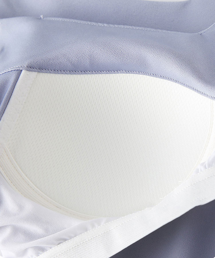 カップ付き スクエアネック サテン キャミソール

