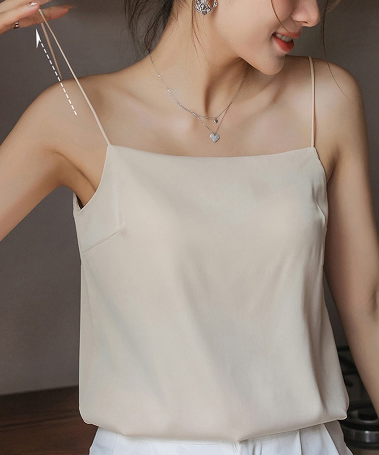 カップ付き スクエアネック サテン キャミソール

