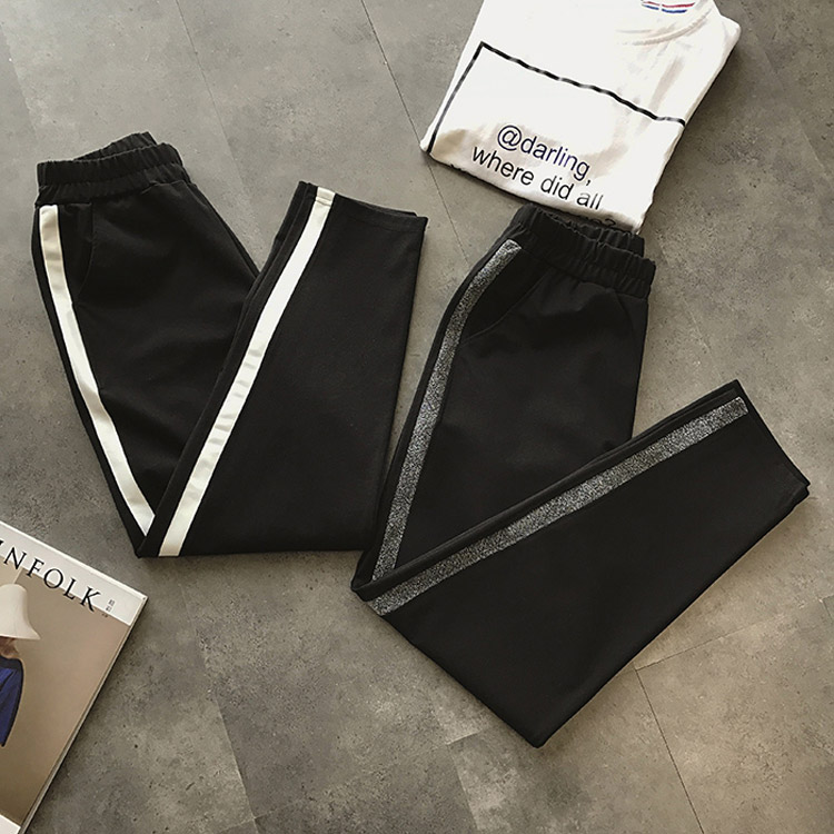 ゆったりカジュアルスポーティな九分丈ラインパンツ