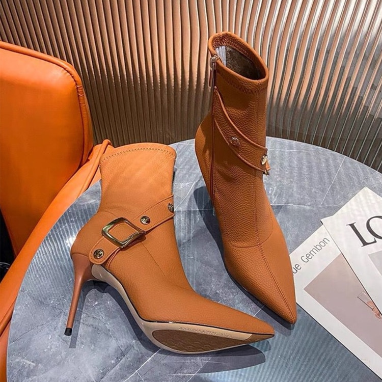 ベルト付き ポインテッドトゥ ハイヒール ショートブーツ