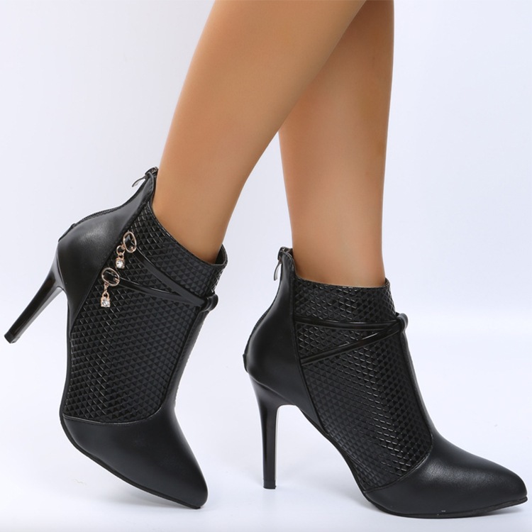 ストーン×ベルト付き ハイヒール ブーティー