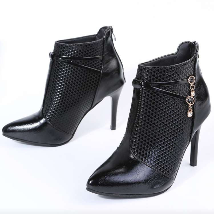 ストーン×ベルト付き ハイヒール ブーティー