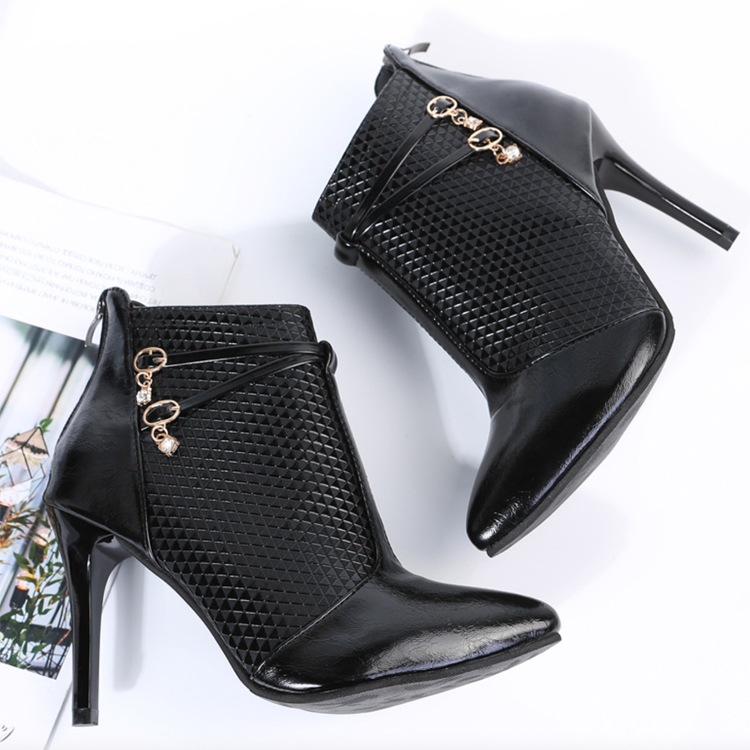 ストーン×ベルト付き ハイヒール ブーティー