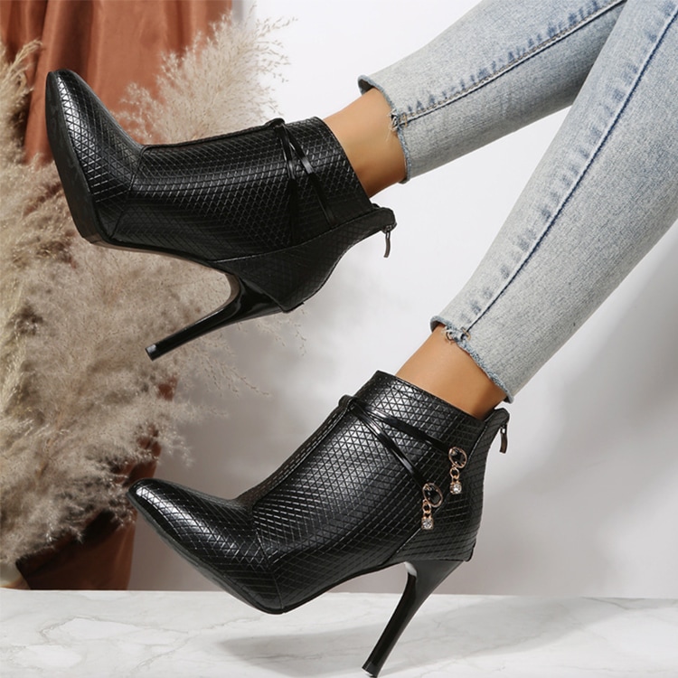 ストーン×ベルト付き ハイヒール ブーティー