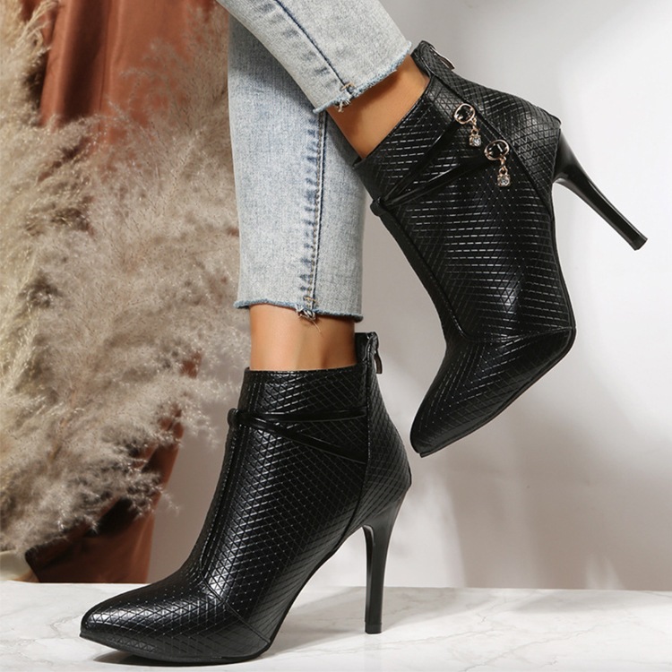 ストーン×ベルト付き ハイヒール ブーティー