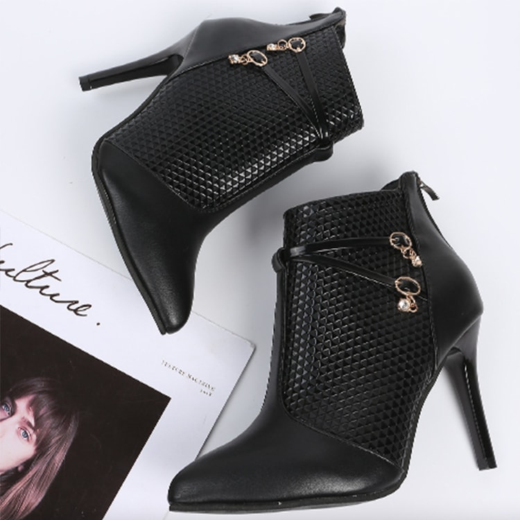 ストーン×ベルト付き ハイヒール ブーティー