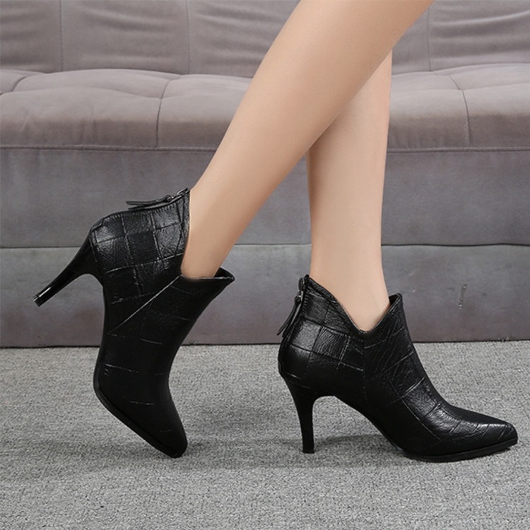 型押しレザー ピンヒール Vカット ブーティー