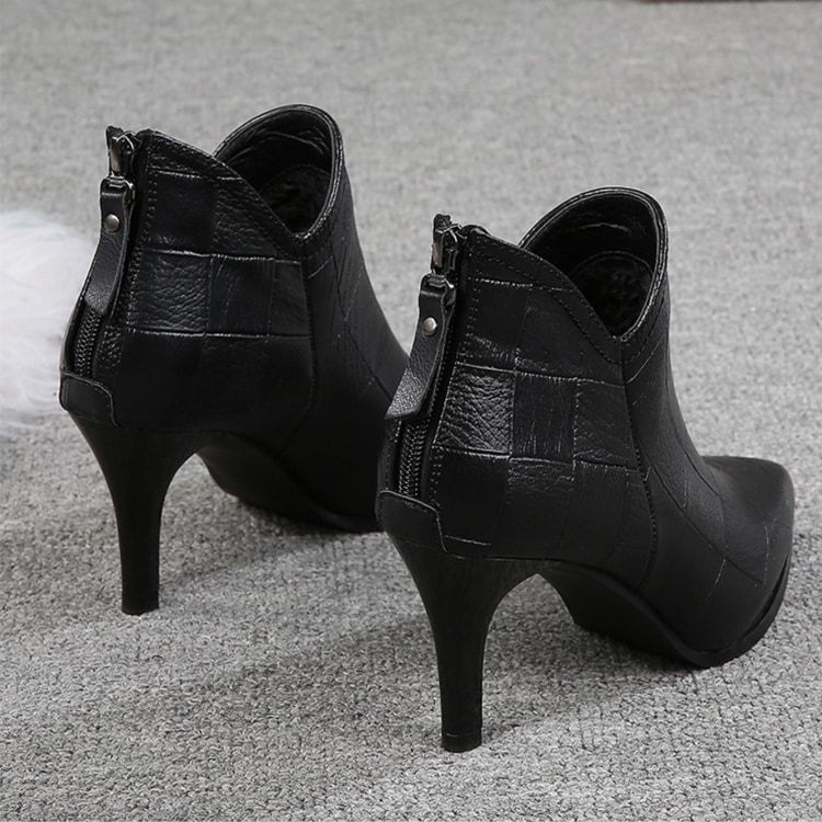 型押しレザー ピンヒール Vカット ブーティー