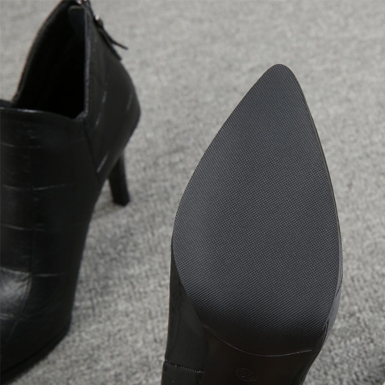 型押しレザー ピンヒール Vカット ブーティー