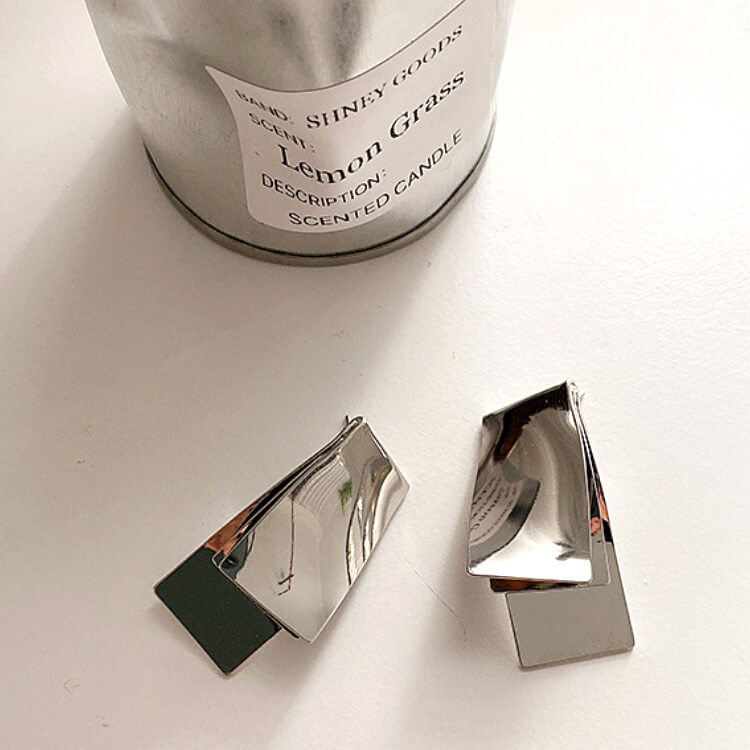 ツイスト メタルプレート 大きめ ピアス