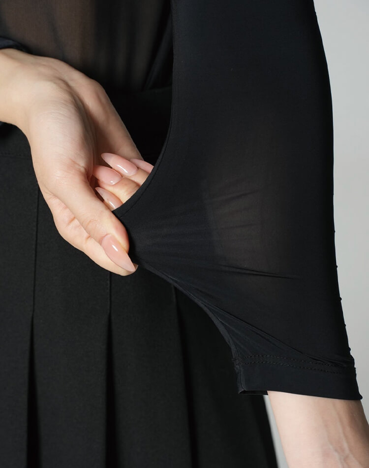 袖ロゴ ハイネック シースルー インナー トップス