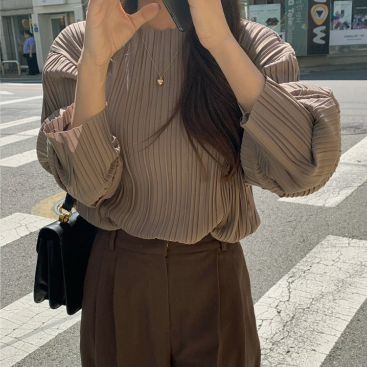 くすみカラー スラッシュドネック プリーツブラウス