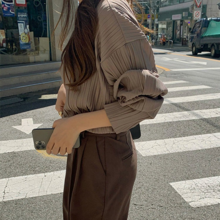 くすみカラー スラッシュドネック プリーツブラウス