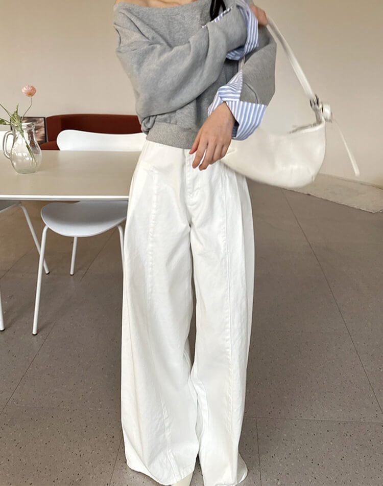 美脚見えが叶う、上品シルエットのハイウエストワイドデニム