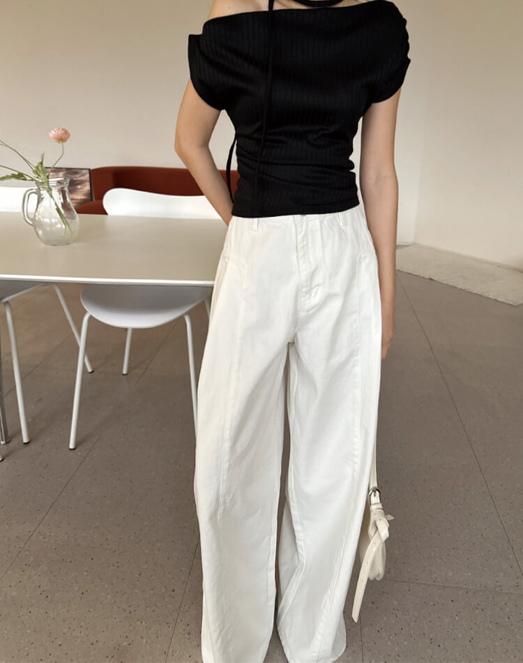 美脚見えが叶う、上品シルエットのハイウエストワイドデニム