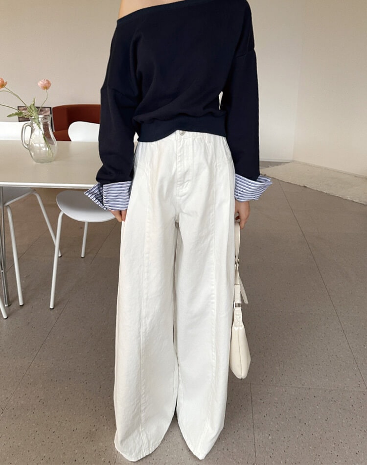 美脚見えが叶う、上品シルエットのハイウエストワイドデニム