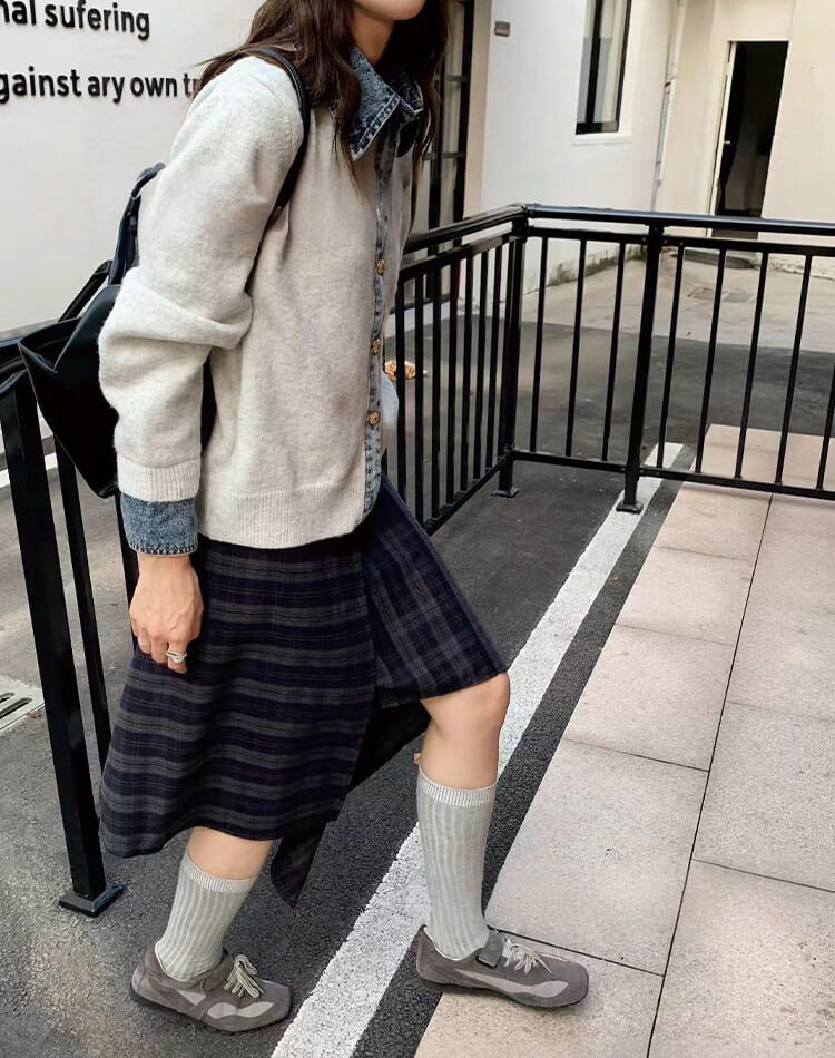 デニム切り替えが映える レイヤード風ニットカーディガン