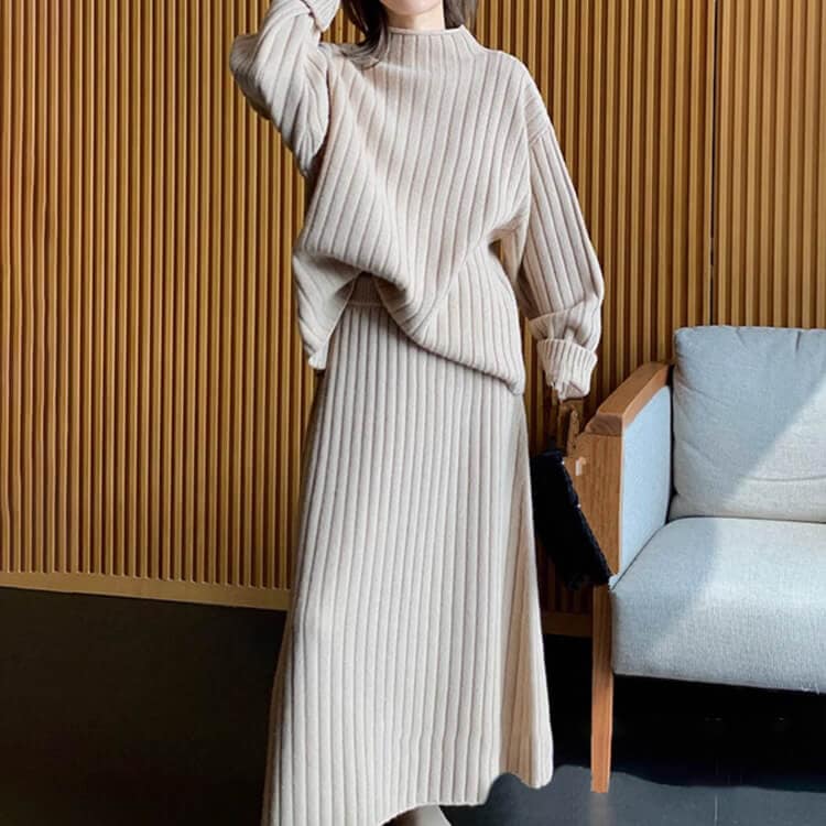 ゆったり モックネックニット ミモレ丈スカート セットアップ