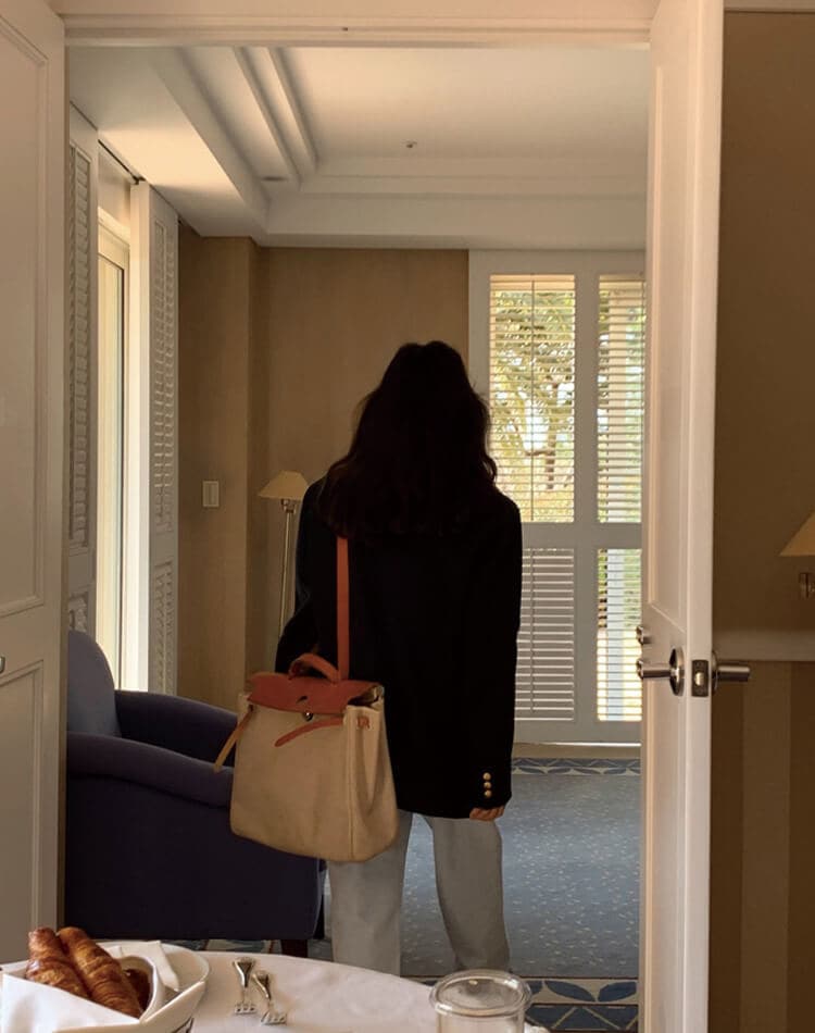 知的レトロな雰囲気漂う 金ボタンテーラードジャケット 