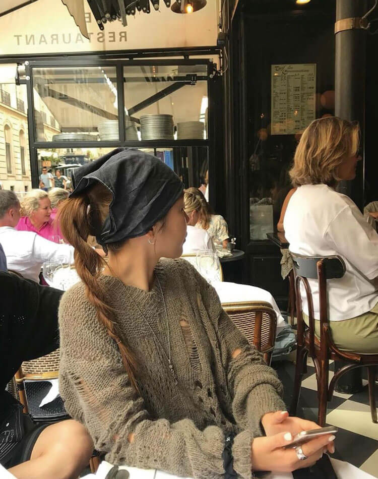 ダメージ×透かし編みで魅せる ゆるっと抜け感ニット