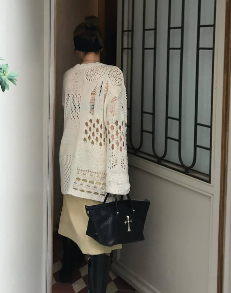 ダメージ×透かし編みで魅せる ゆるっと抜け感ニット