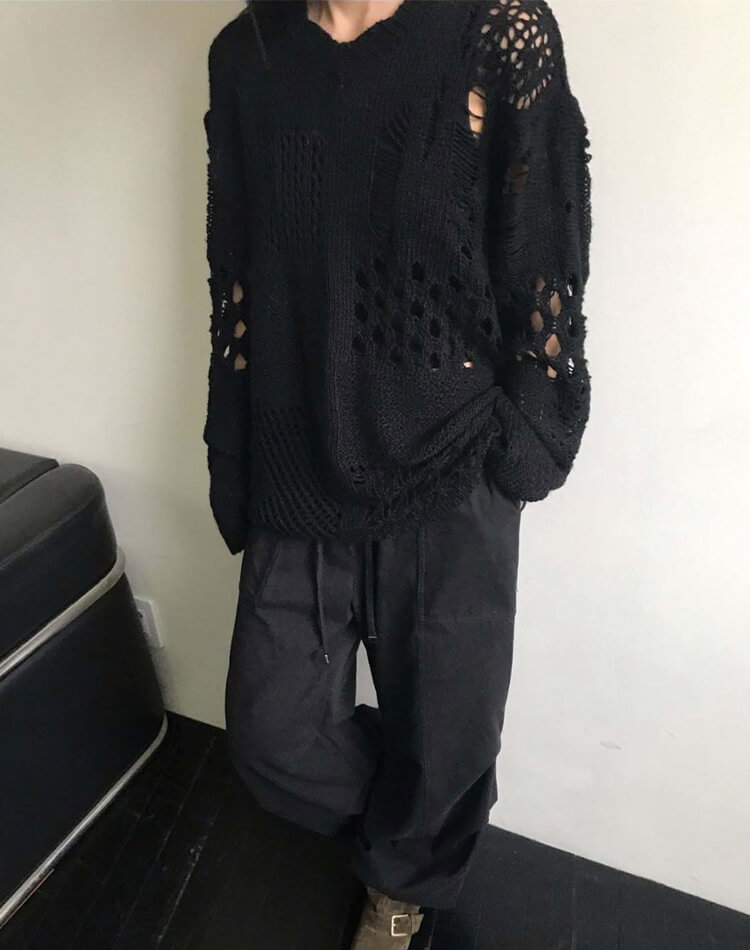 ダメージ×透かし編みで魅せる ゆるっと抜け感ニット