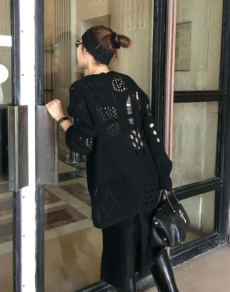 ダメージ×透かし編みで魅せる ゆるっと抜け感ニット