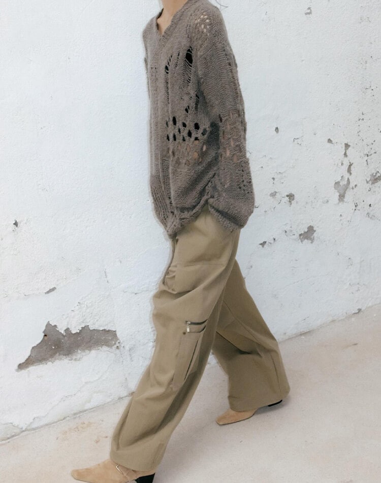 ダメージ×透かし編みで魅せる ゆるっと抜け感ニット