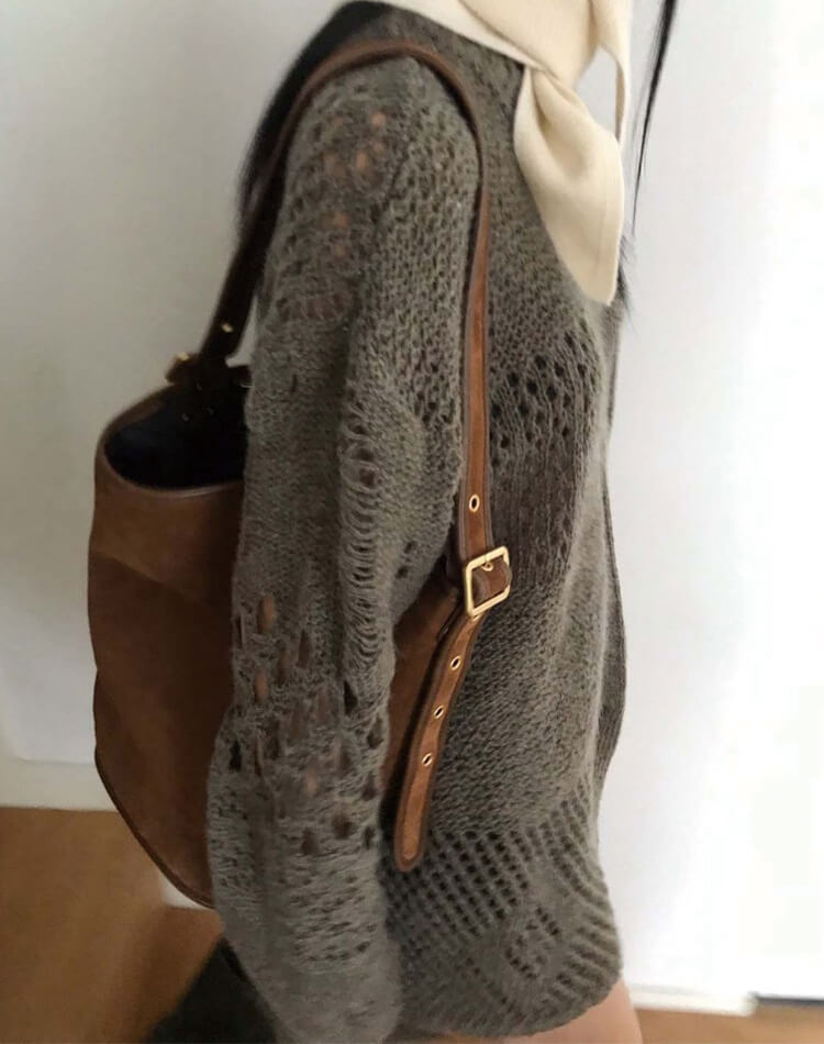 ダメージ×透かし編みで魅せる ゆるっと抜け感ニット