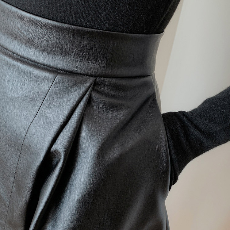 スリット入り セミロング丈 Aライン レザースカート